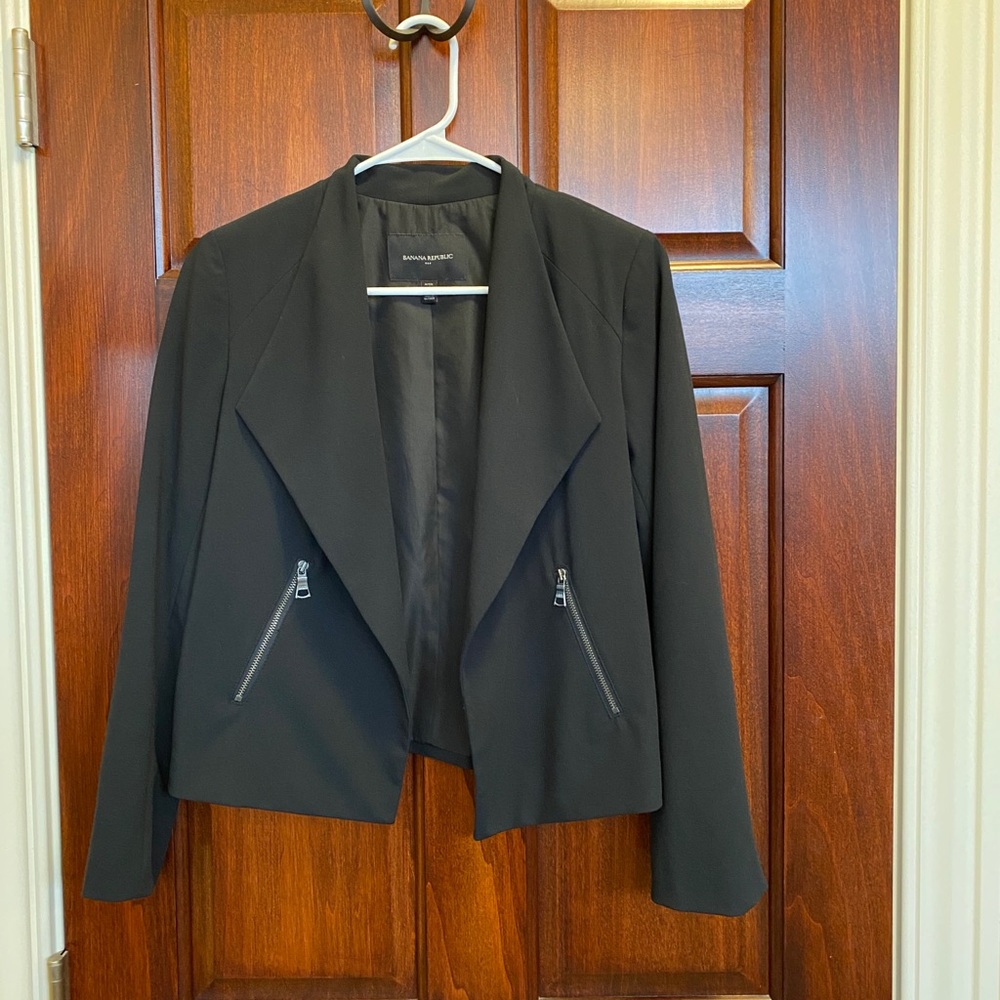 Great condition. Women’s Banana Republic Blazer
